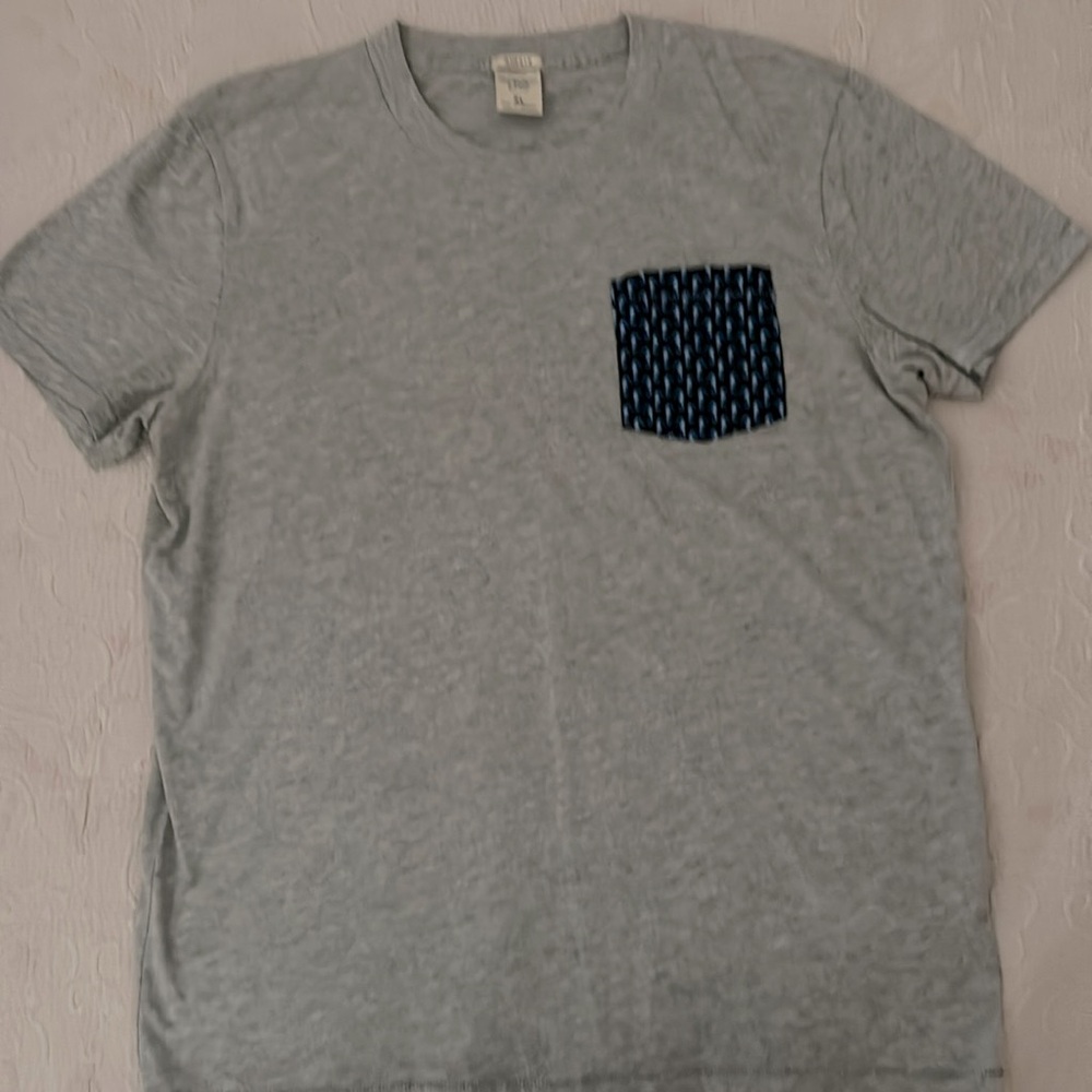 2 for $20 sale!  Abercrombie & Fitch Men's Gray T-Shirt with Blue Pocket